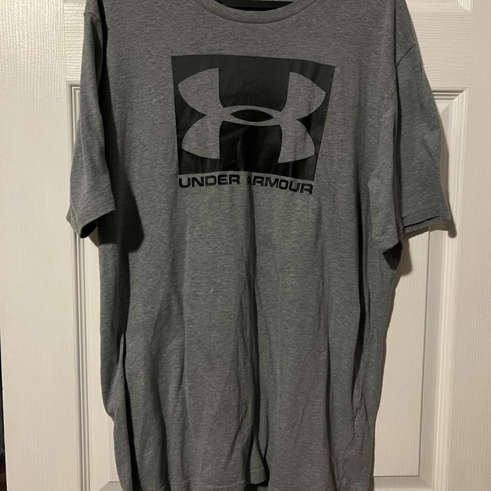 Under Armour Men's Gray T-Shirt
